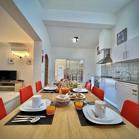 Villa Summer 2 With Pool By Homing